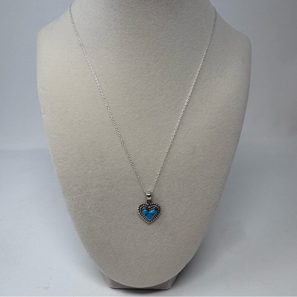 Thailand 925 sterling turquoise dainty heart necklace new never worn - Picture 2 of 7